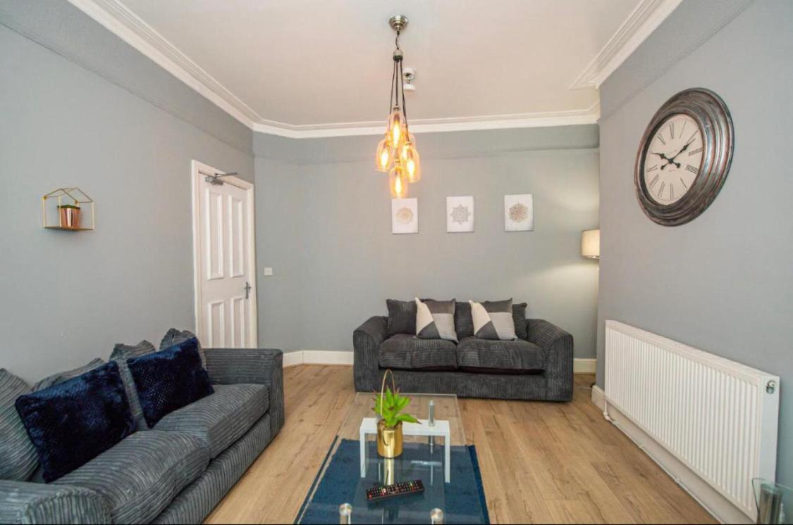Holiday home 4-bedroom House With 4 Bathrooms In With Parking