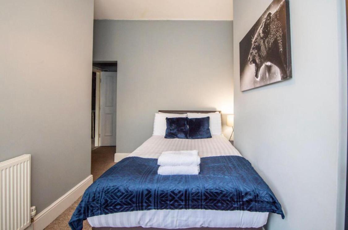 4-bedroom House With 4 Bathrooms In With Parking Liverpool
