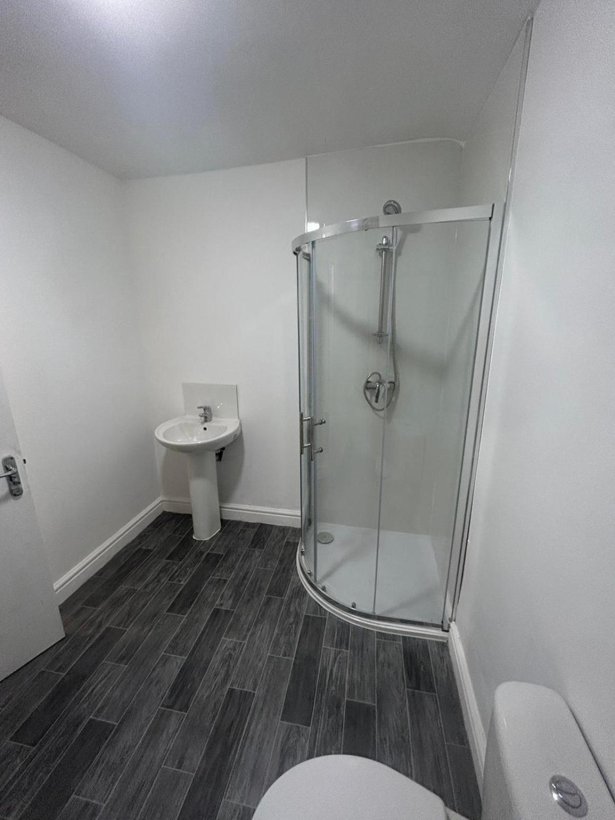 4-bedroom House With 4 Bathrooms In With Parking * Liverpool