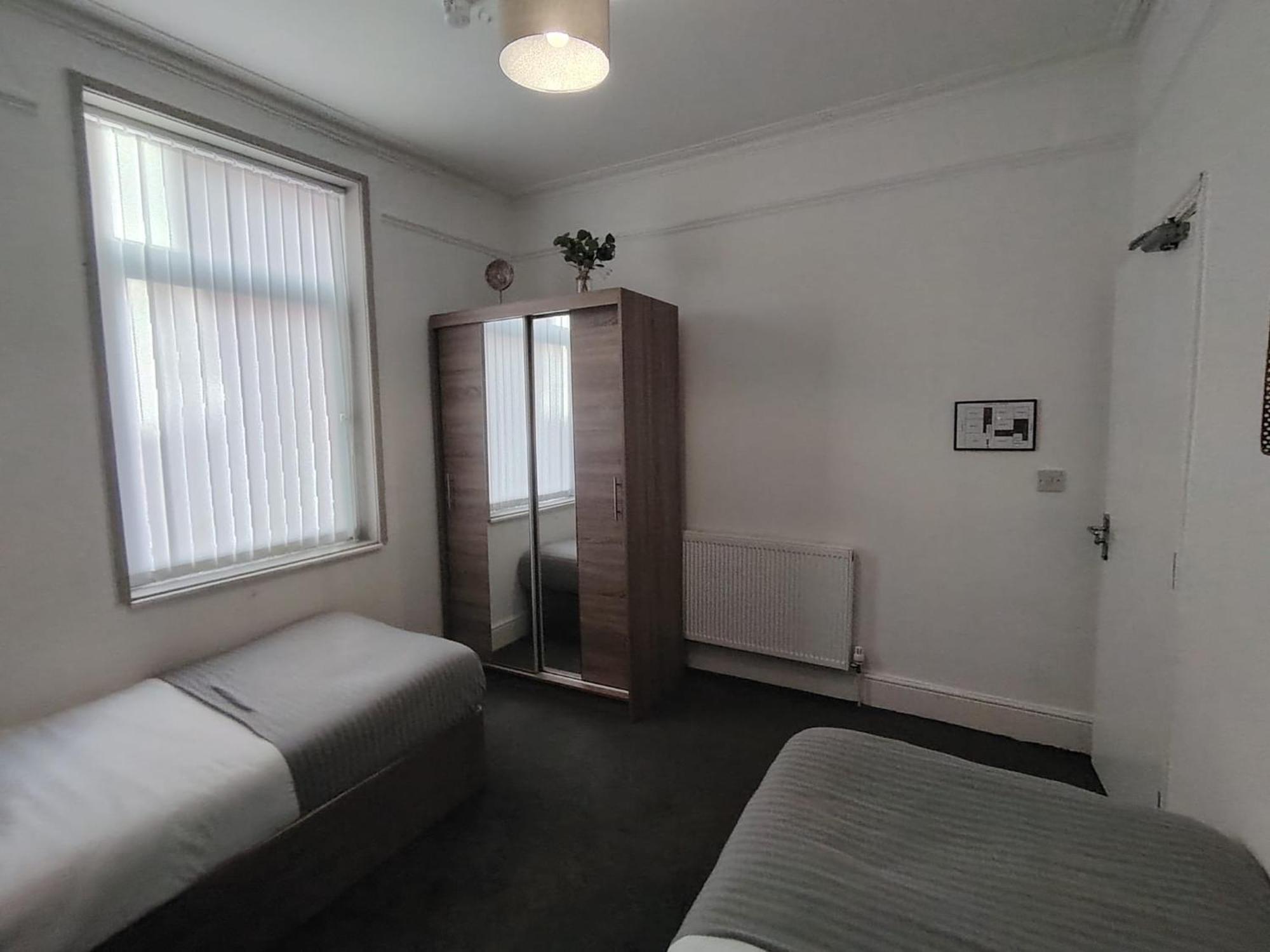 Holiday home 4-bedroom House With 4 Bathrooms In With Parking *